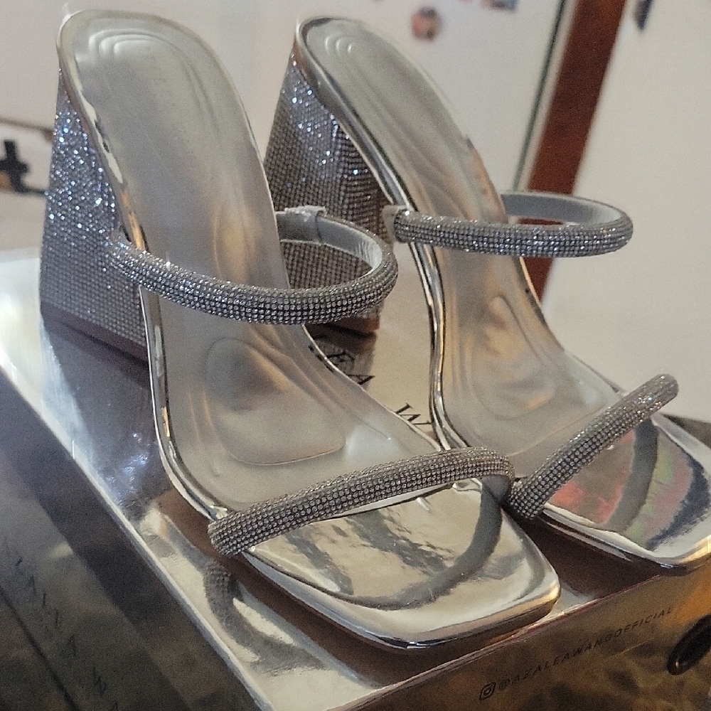 New***Glamorous Silver Glitter Heels with Strappy Design